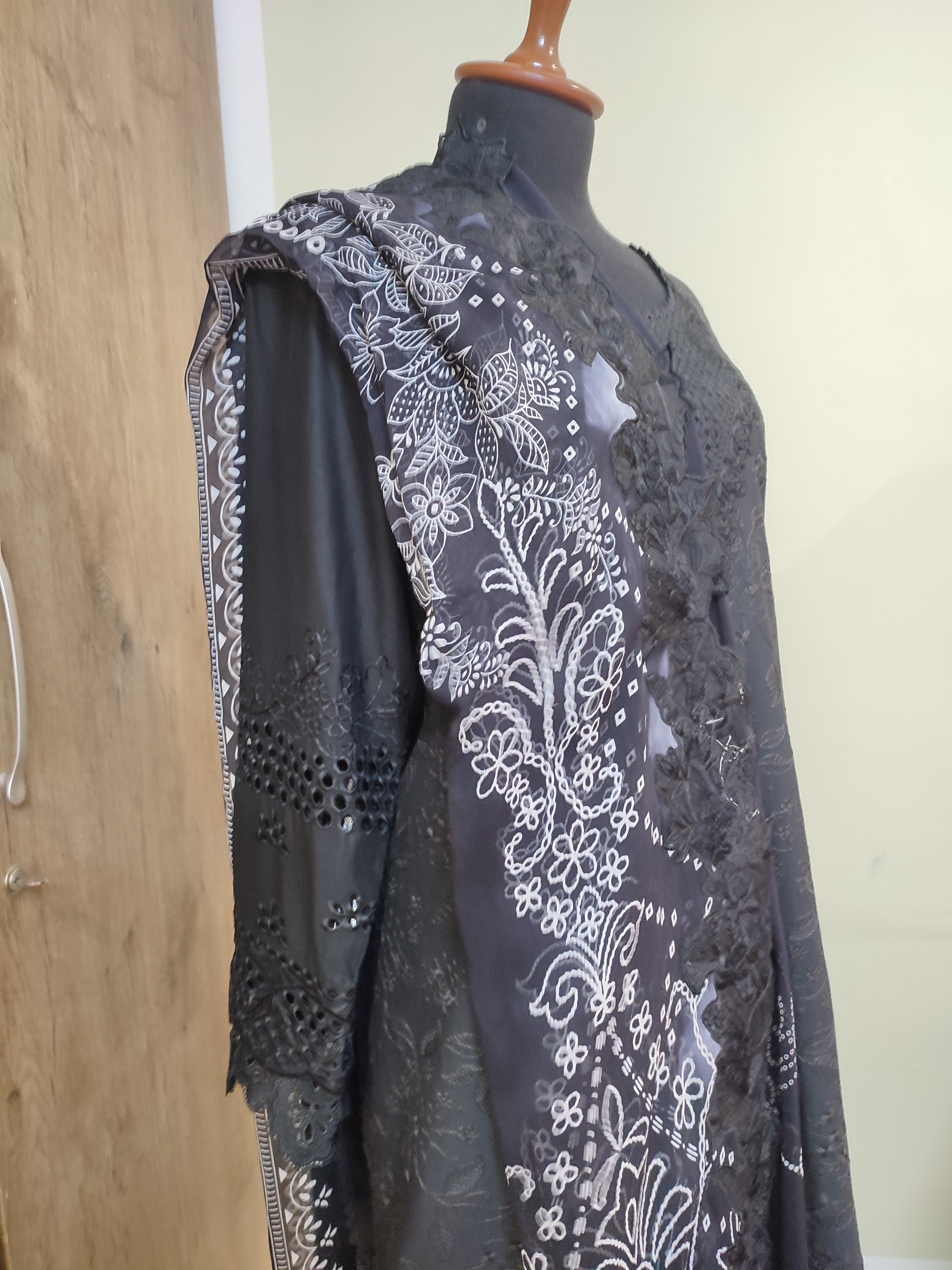 Nureh Black Dress